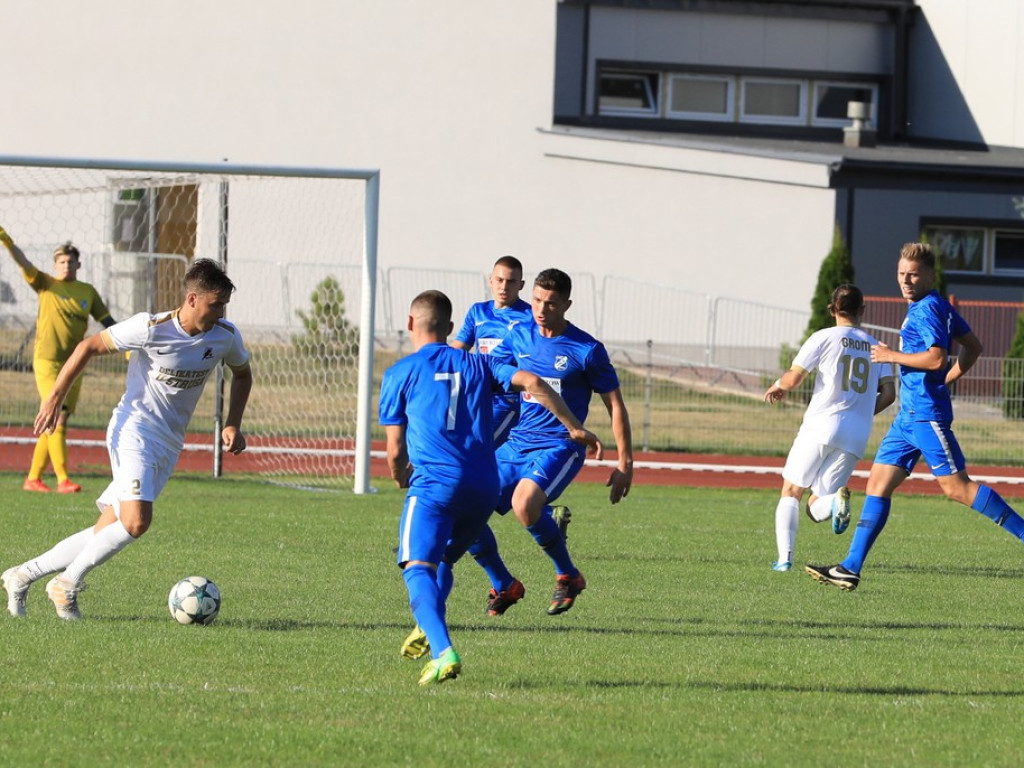 IV liga: Unia wreszcie wygrała, Kryształ zremisował