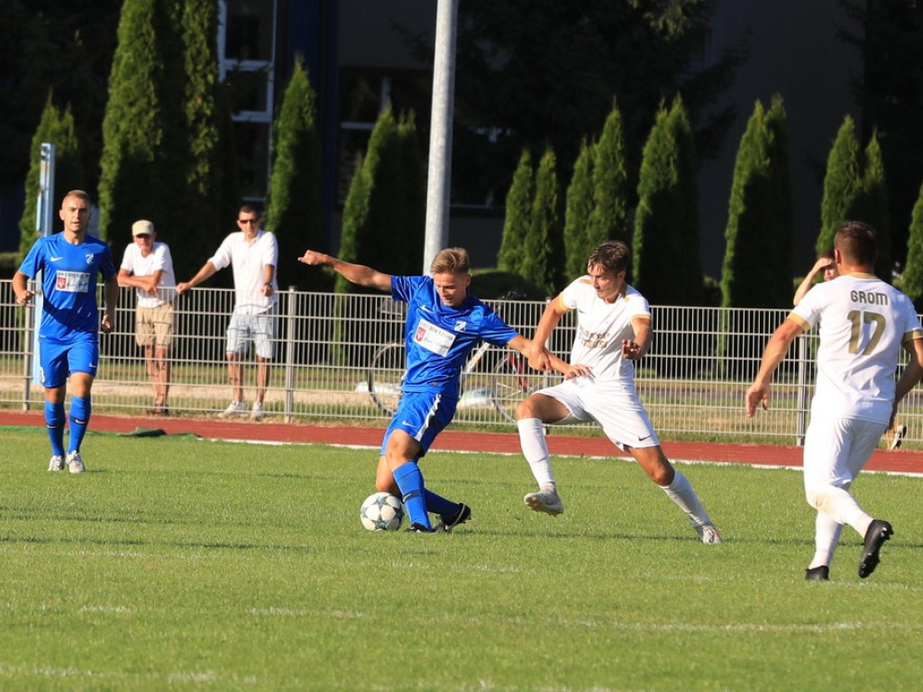IV liga: Unia wreszcie wygrała, Kryształ zremisował