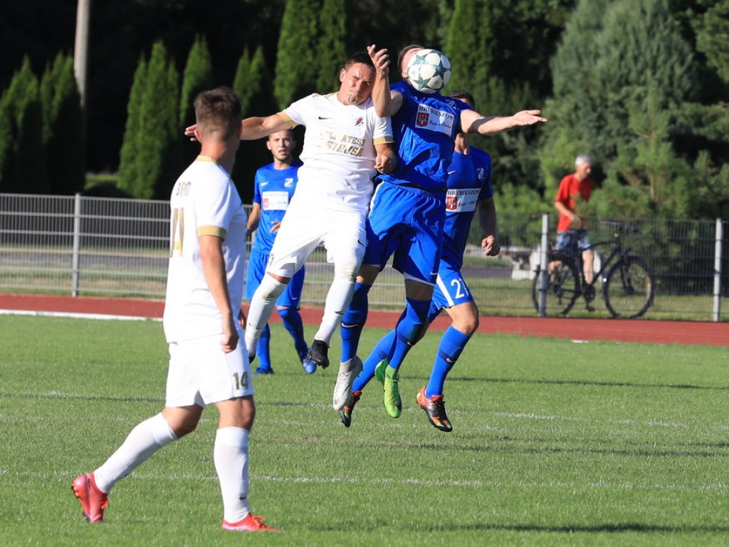 IV liga: Unia wreszcie wygrała, Kryształ zremisował