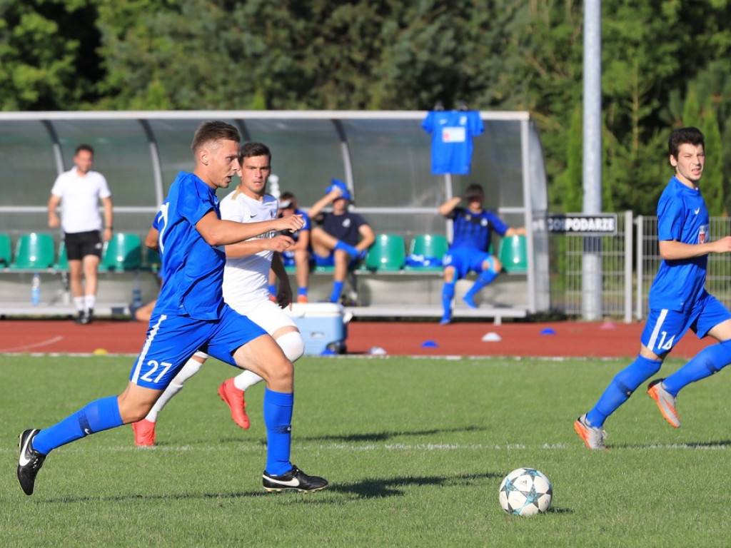 IV liga: Unia wreszcie wygrała, Kryształ zremisował