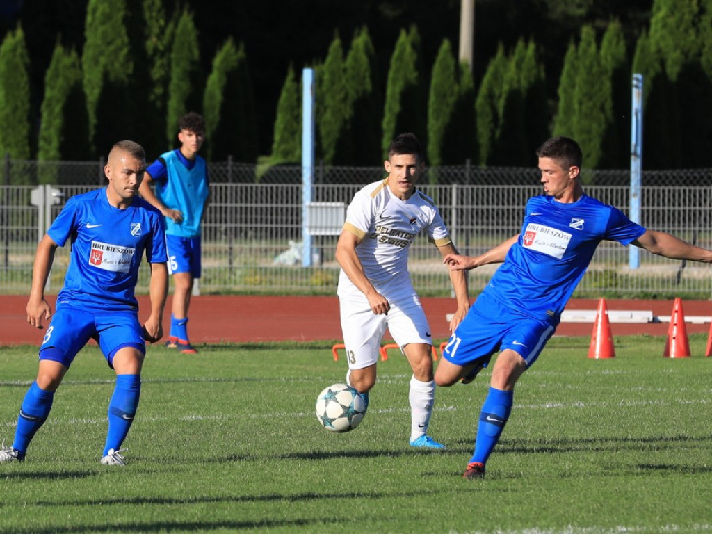 IV liga: Unia wreszcie wygrała, Kryształ zremisował