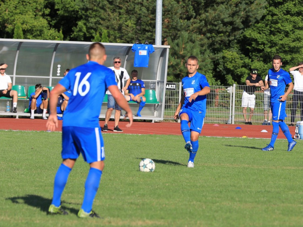 IV liga: Unia wreszcie wygrała, Kryształ zremisował