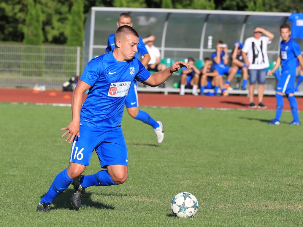 IV liga: Unia wreszcie wygrała, Kryształ zremisował