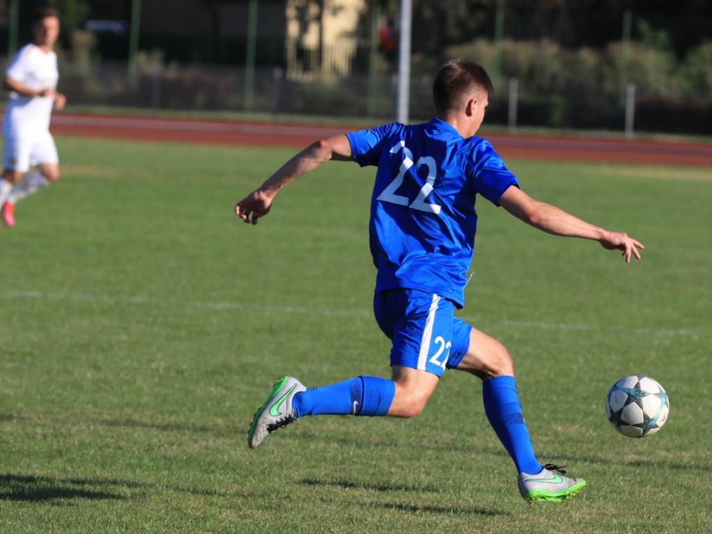 IV liga: Unia wreszcie wygrała, Kryształ zremisował
