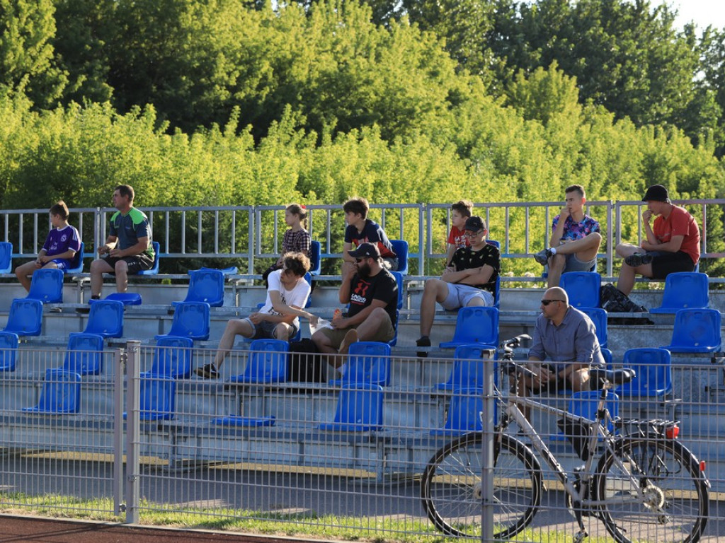 IV liga: Unia wreszcie wygrała, Kryształ zremisował