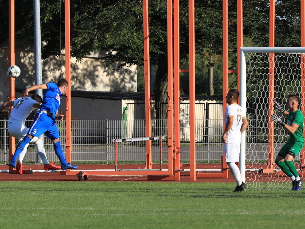 IV liga: Unia wreszcie wygrała, Kryształ zremisował