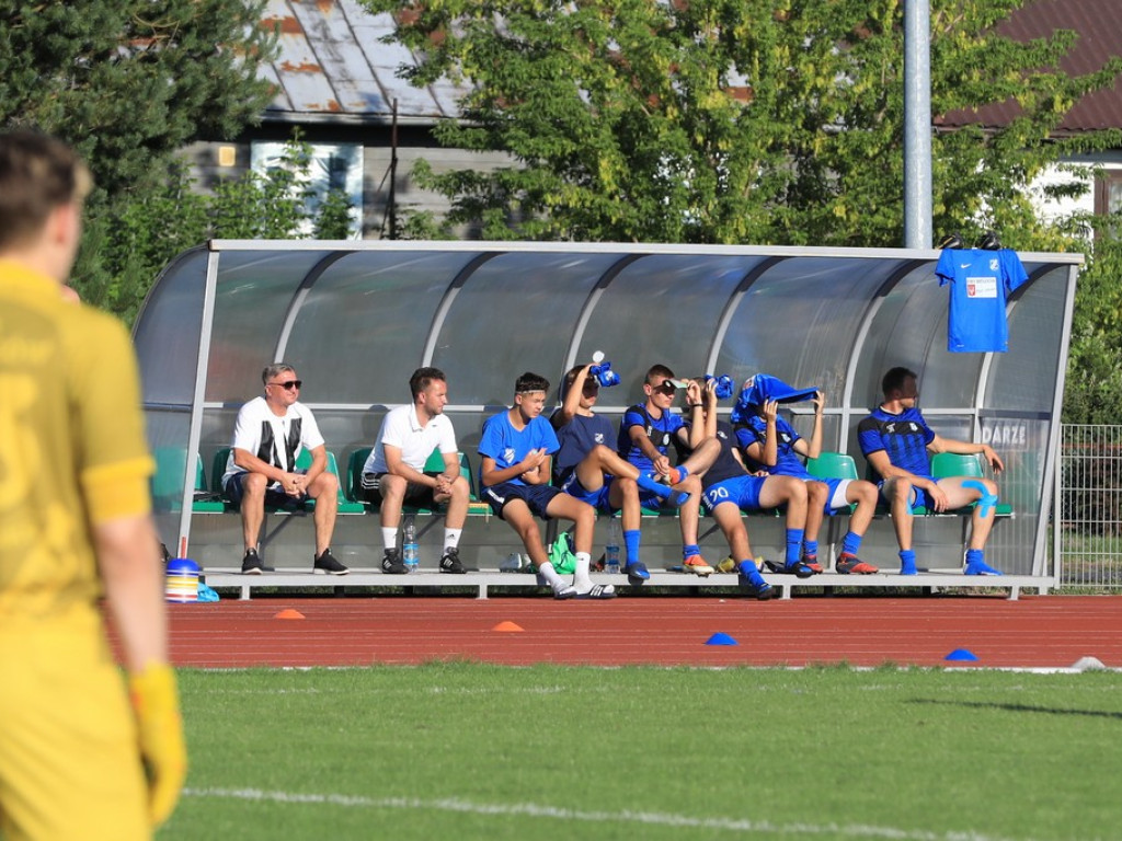 IV liga: Unia wreszcie wygrała, Kryształ zremisował