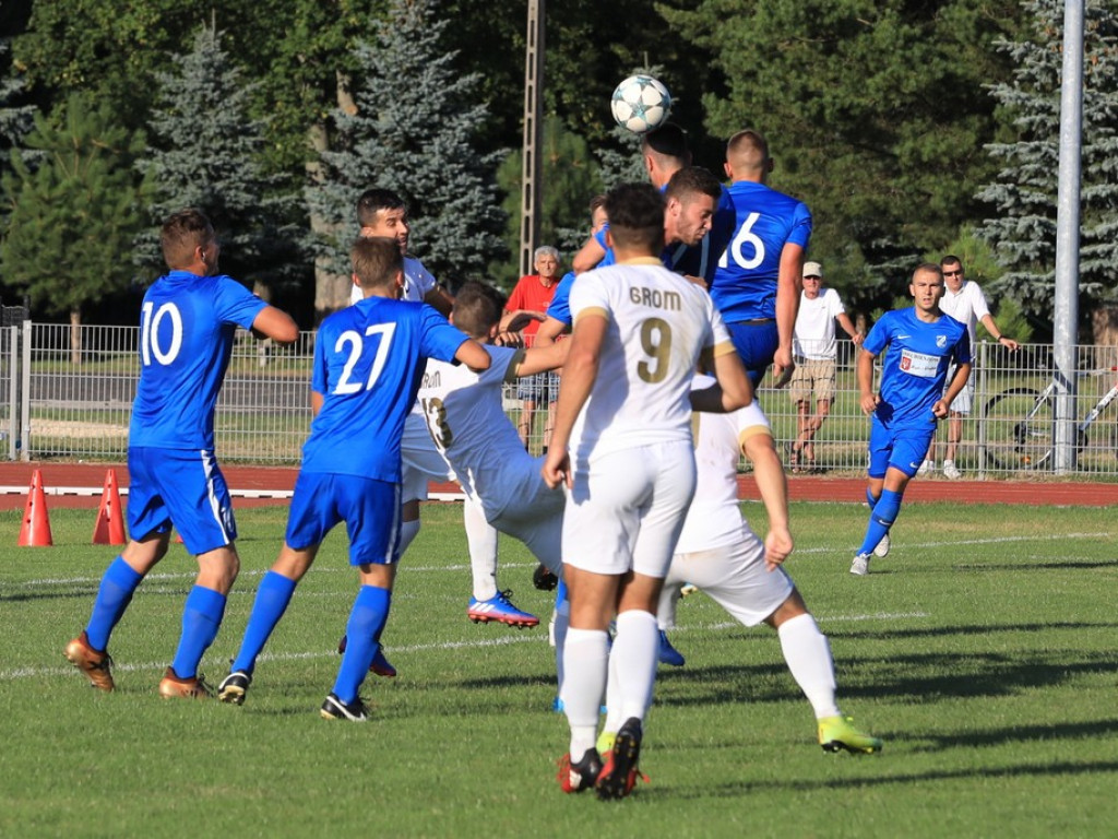 IV liga: Unia wreszcie wygrała, Kryształ zremisował