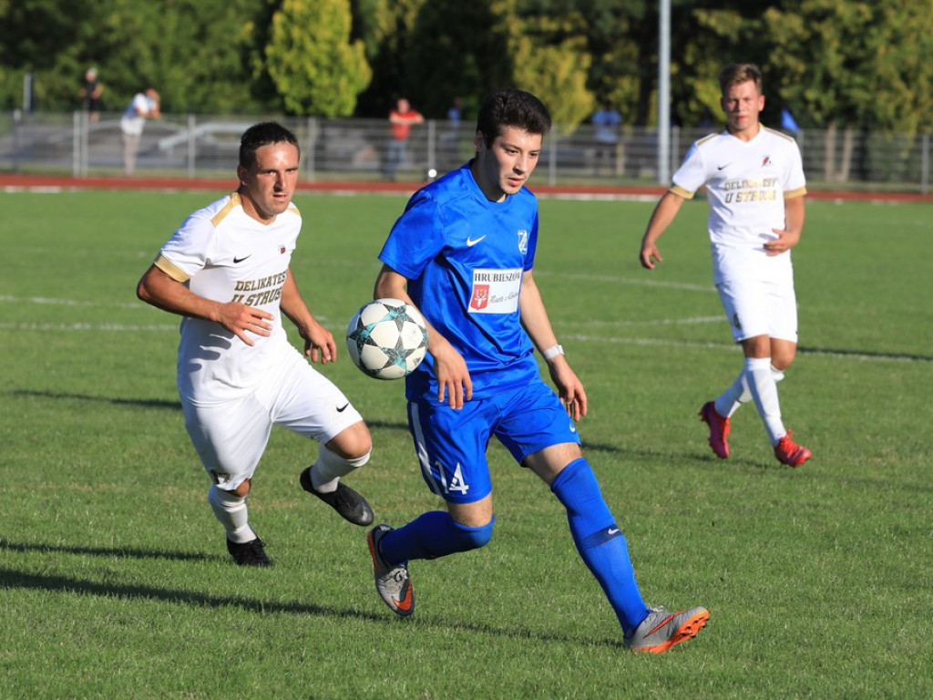 IV liga: Unia wreszcie wygrała, Kryształ zremisował