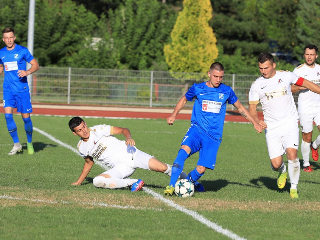 IV liga: Unia wreszcie wygrała, Kryształ zremisował