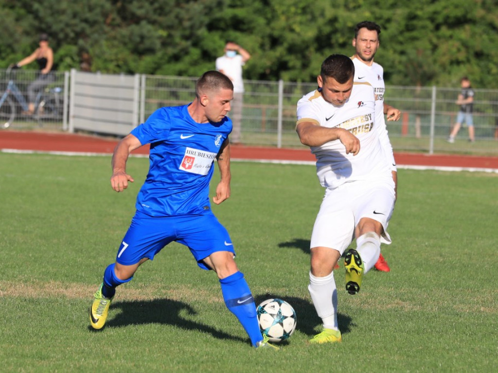 IV liga: Unia wreszcie wygrała, Kryształ zremisował