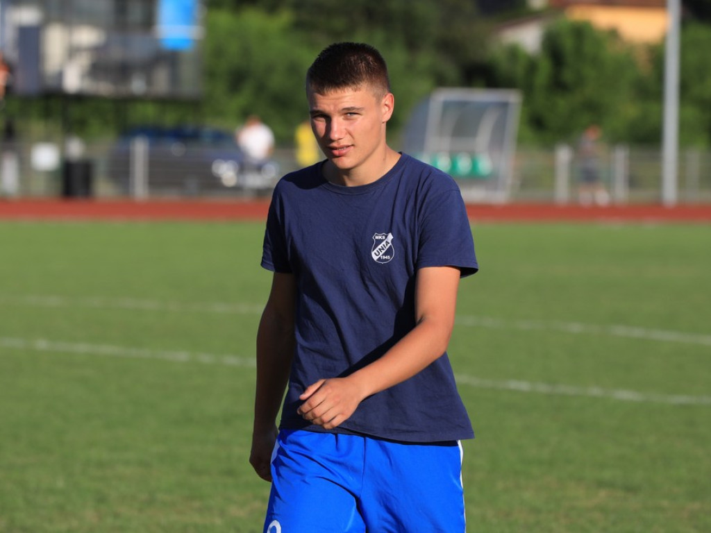 IV liga: Unia wreszcie wygrała, Kryształ zremisował
