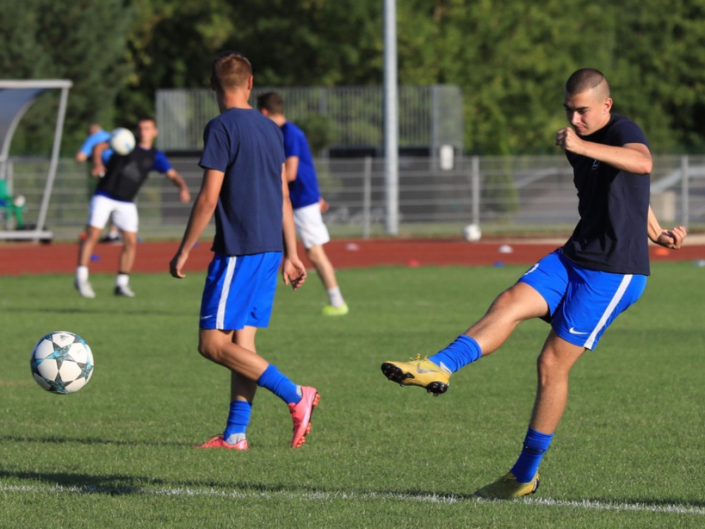 IV liga: Unia wreszcie wygrała, Kryształ zremisował