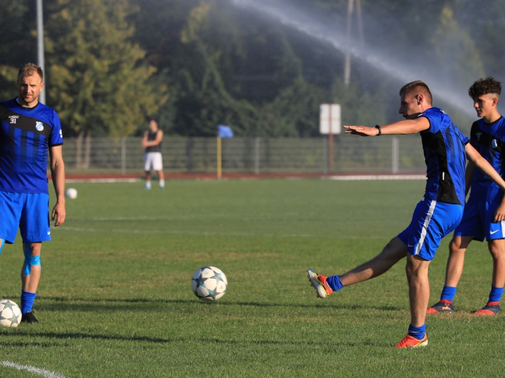 IV liga: Unia wreszcie wygrała, Kryształ zremisował