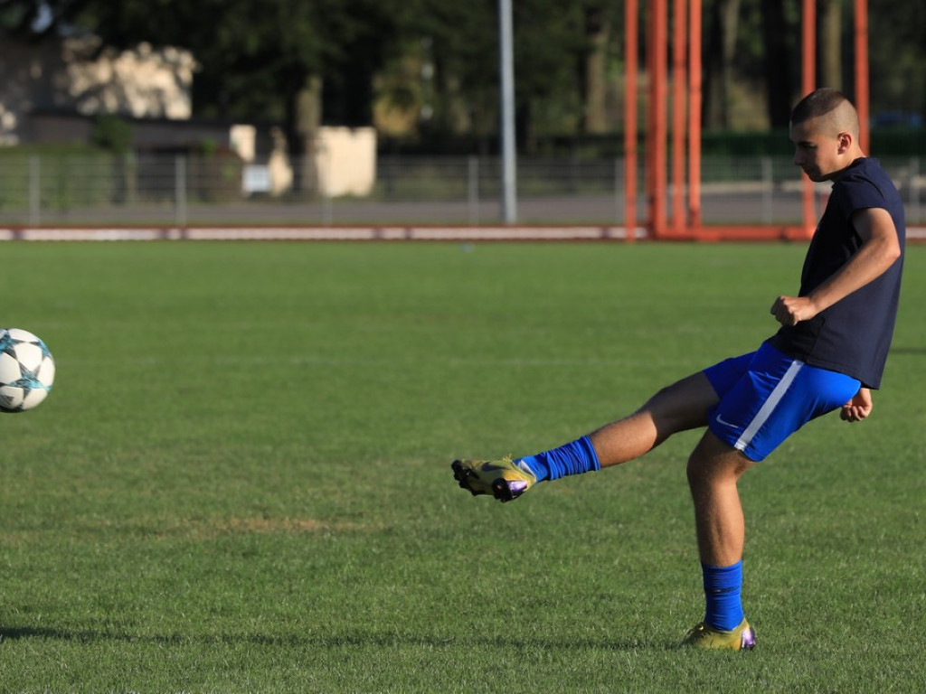 IV liga: Unia wreszcie wygrała, Kryształ zremisował