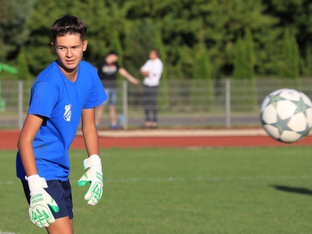 IV liga: Unia wreszcie wygrała, Kryształ zremisował