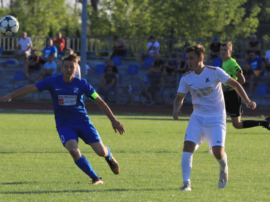 IV liga: Unia wreszcie wygrała, Kryształ zremisował