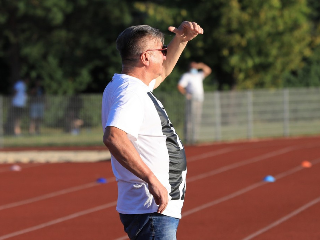 IV liga: Unia wreszcie wygrała, Kryształ zremisował