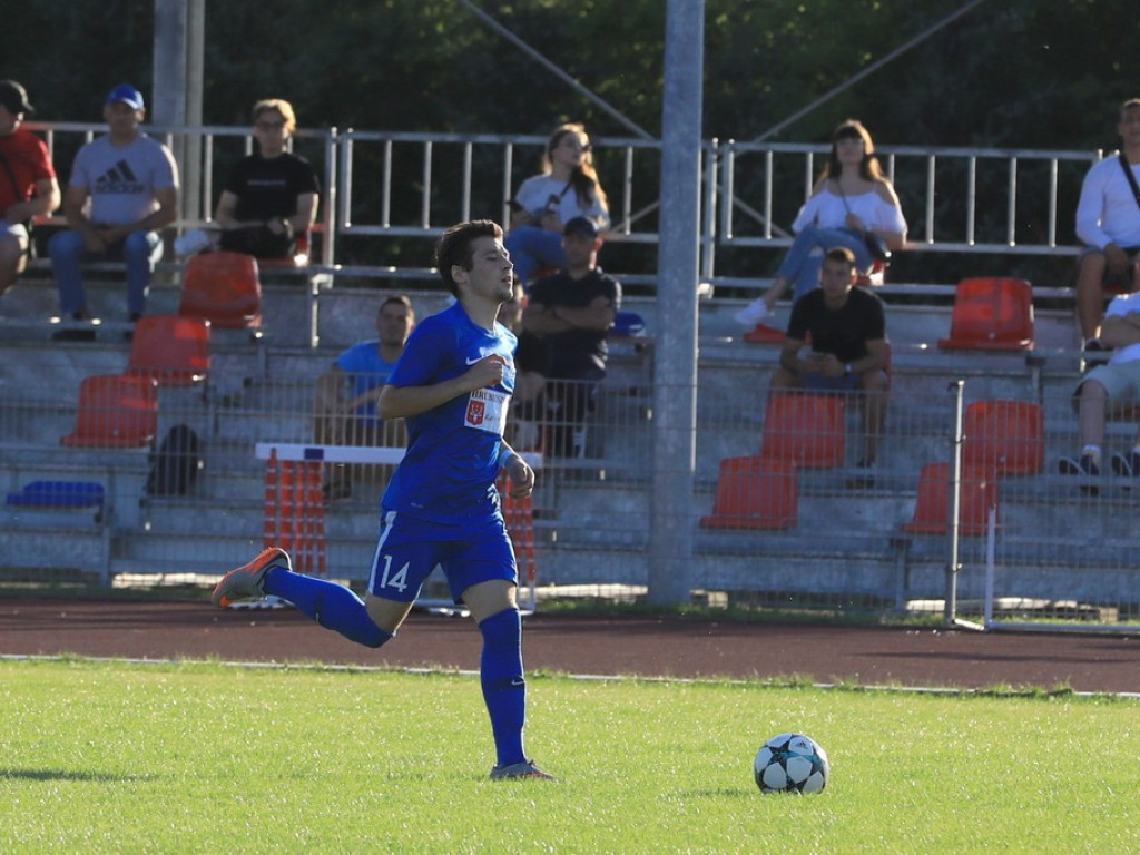 IV liga: Unia wreszcie wygrała, Kryształ zremisował