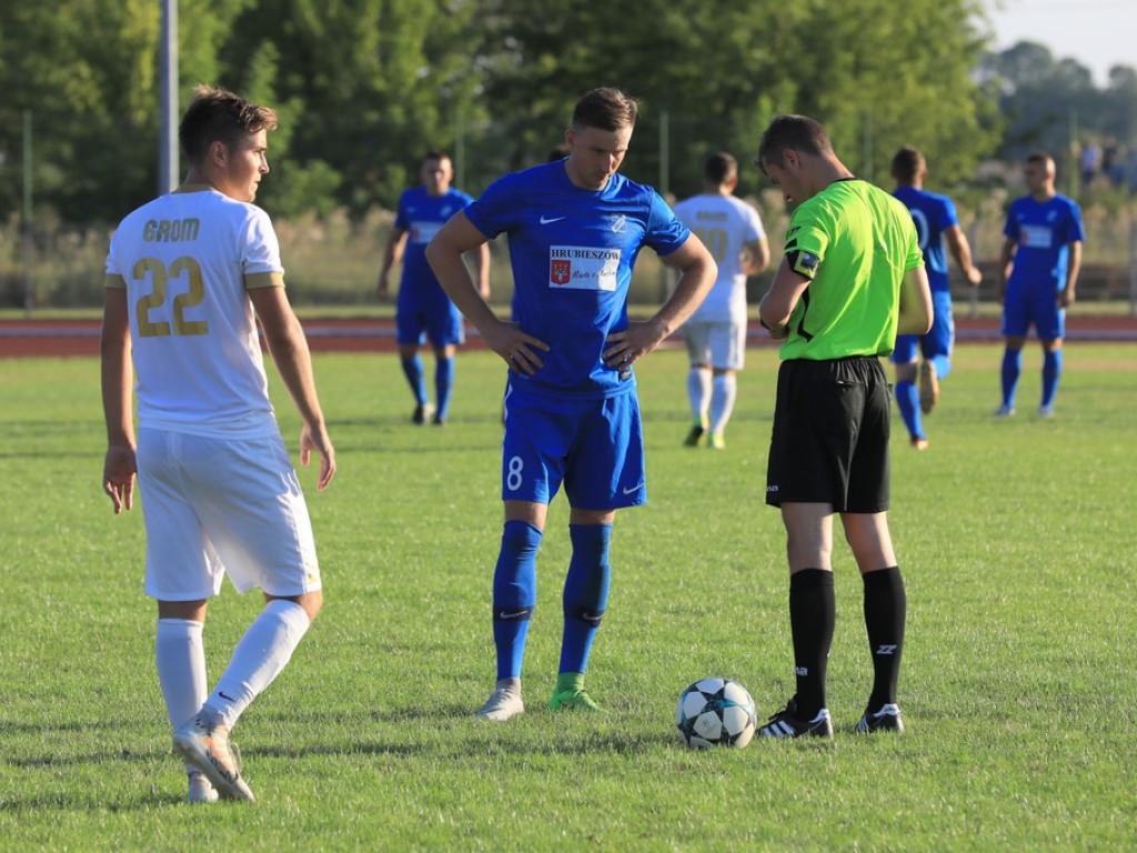 IV liga: Unia wreszcie wygrała, Kryształ zremisował
