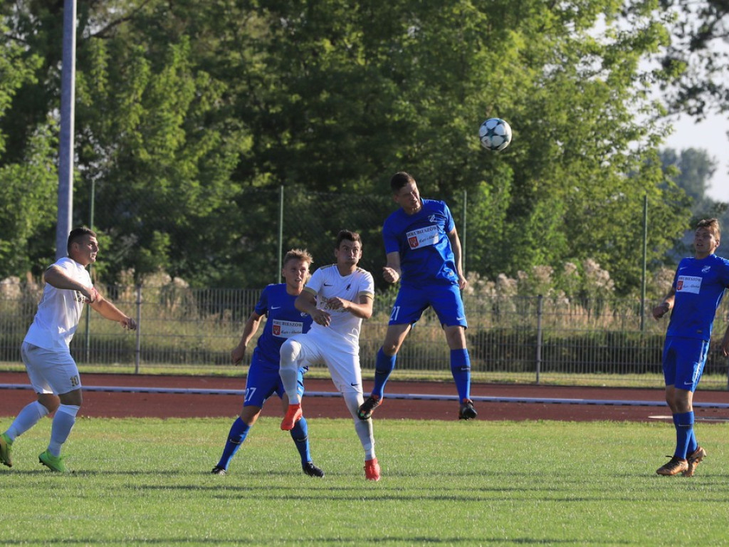 IV liga: Unia wreszcie wygrała, Kryształ zremisował