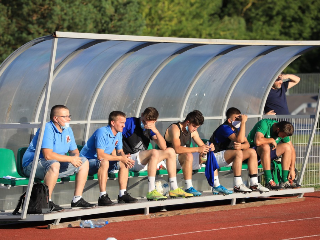 IV liga: Unia wreszcie wygrała, Kryształ zremisował