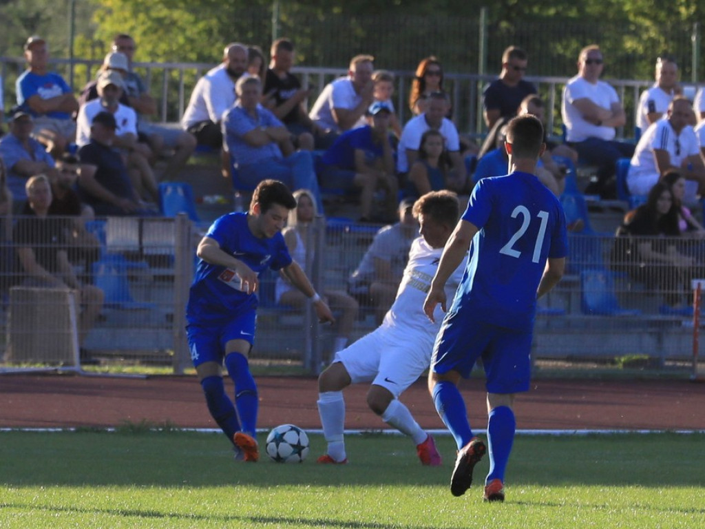 IV liga: Unia wreszcie wygrała, Kryształ zremisował
