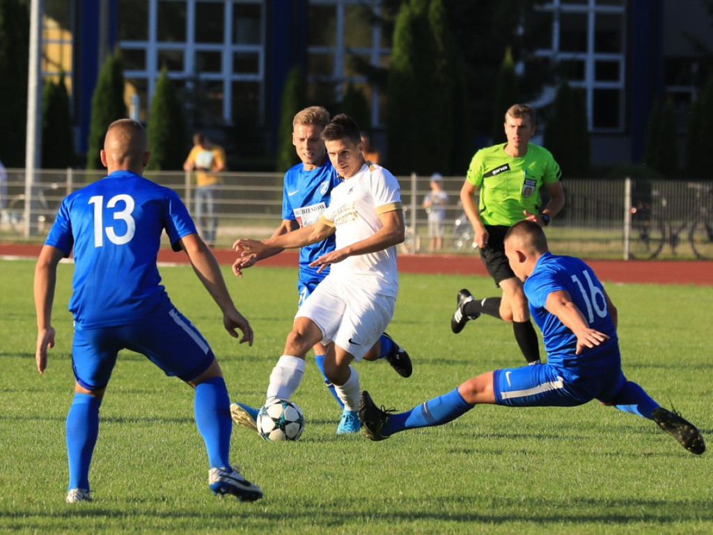 IV liga: Unia wreszcie wygrała, Kryształ zremisował