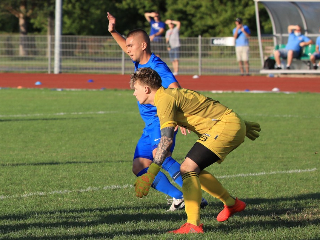 IV liga: Unia wreszcie wygrała, Kryształ zremisował