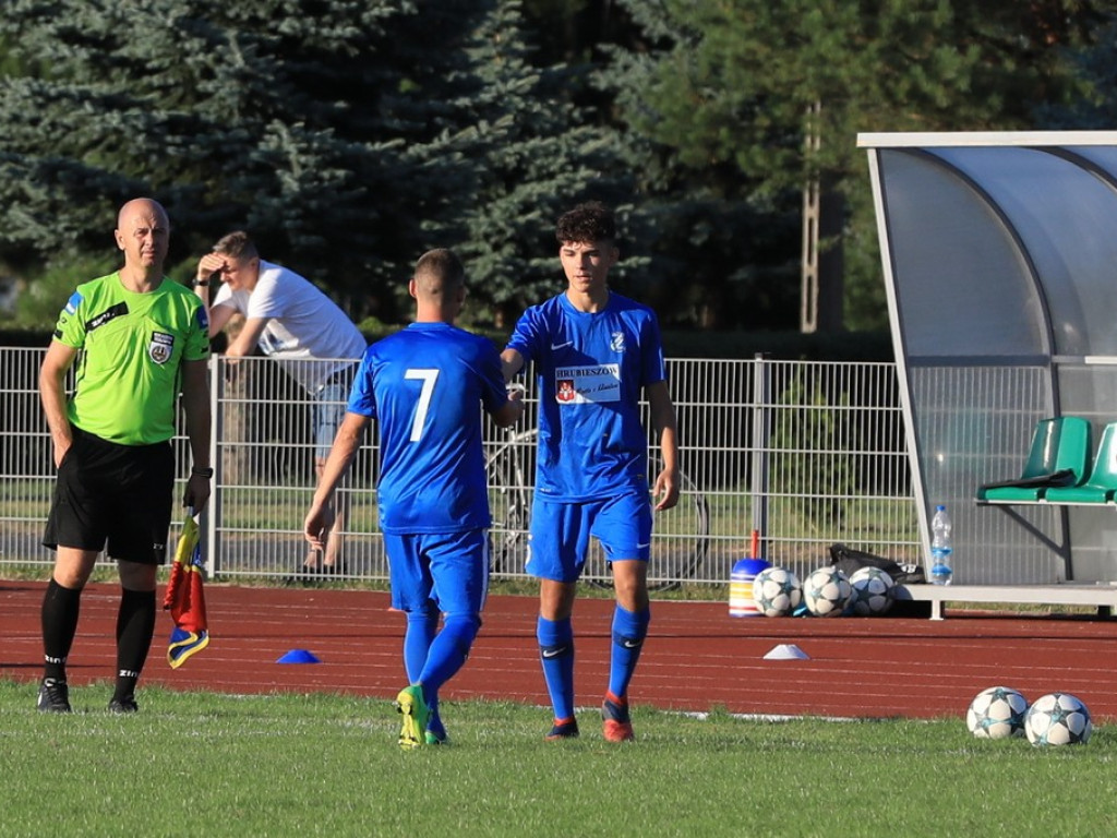 IV liga: Unia wreszcie wygrała, Kryształ zremisował