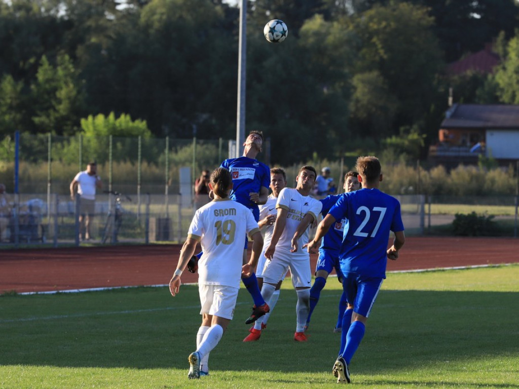 IV liga: Unia wreszcie wygrała, Kryształ zremisował