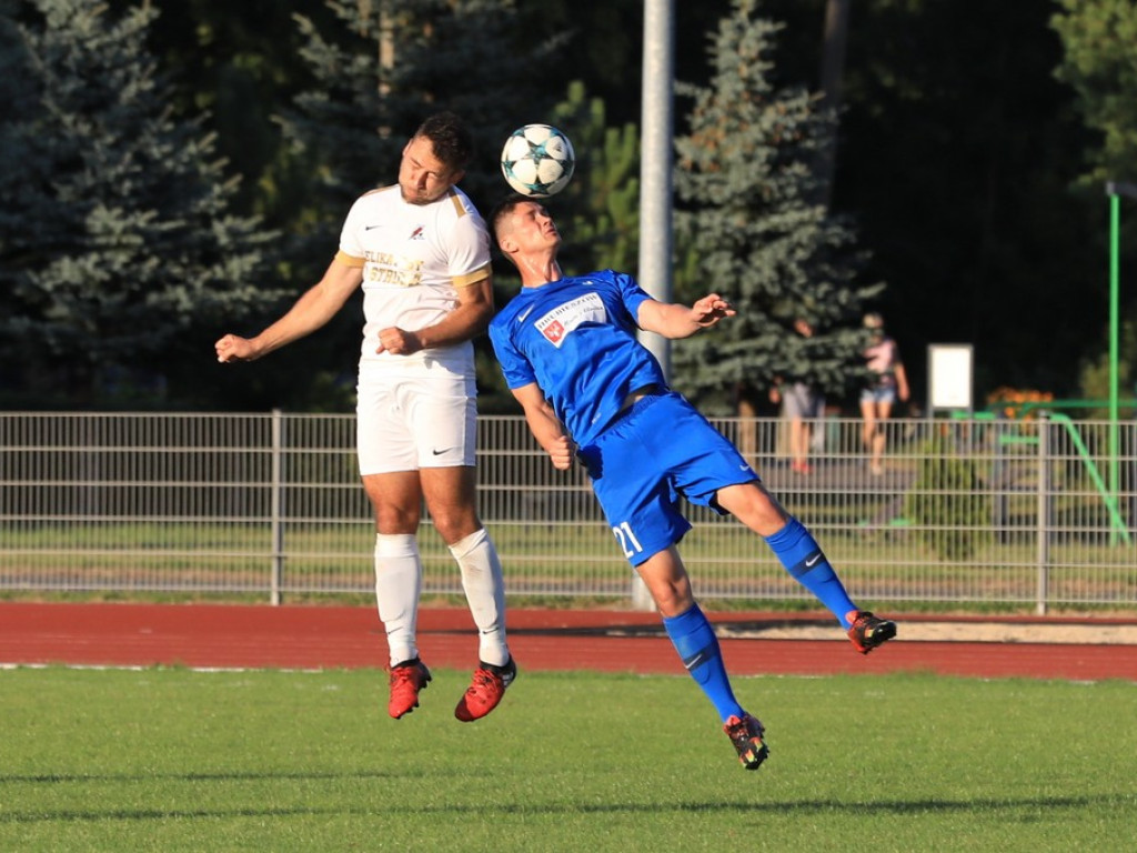 IV liga: Unia wreszcie wygrała, Kryształ zremisował