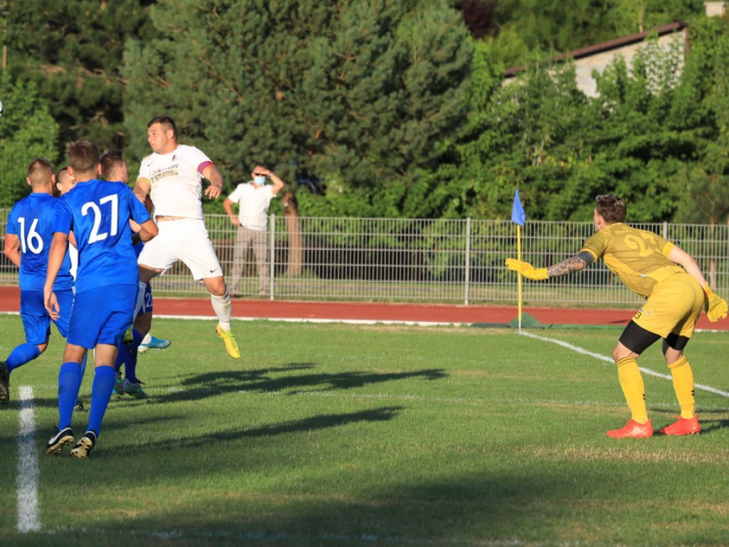 IV liga: Unia wreszcie wygrała, Kryształ zremisował