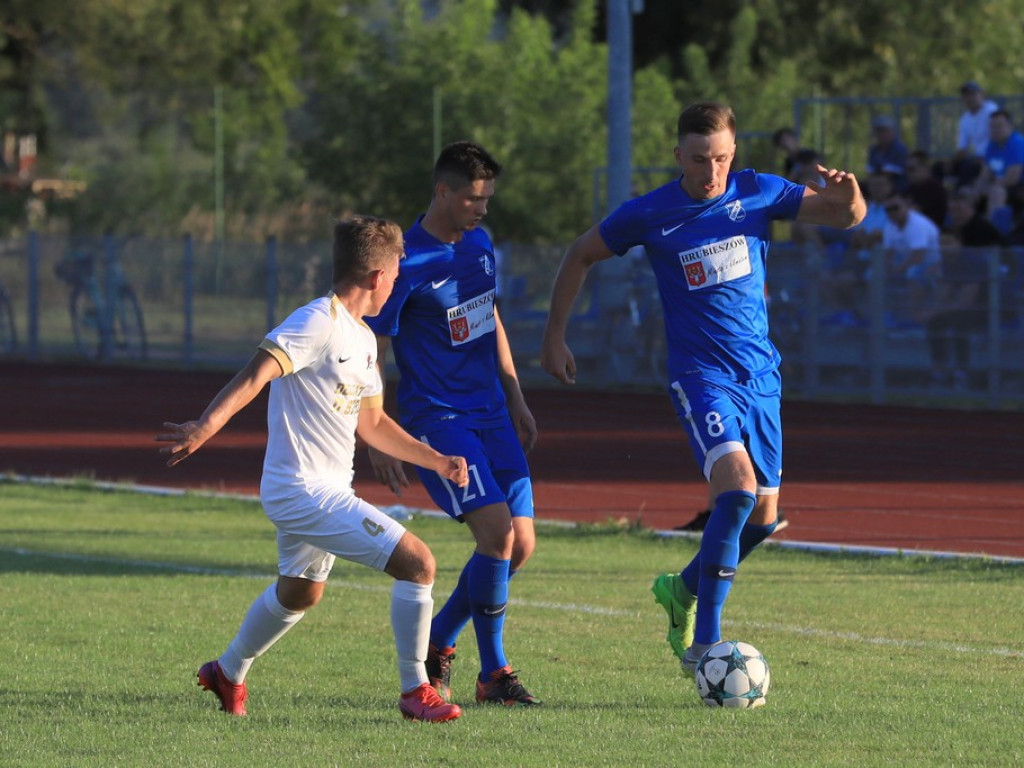 IV liga: Unia wreszcie wygrała, Kryształ zremisował