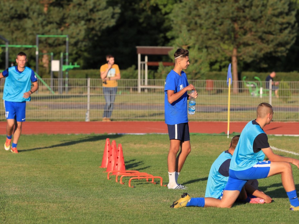 IV liga: Unia wreszcie wygrała, Kryształ zremisował