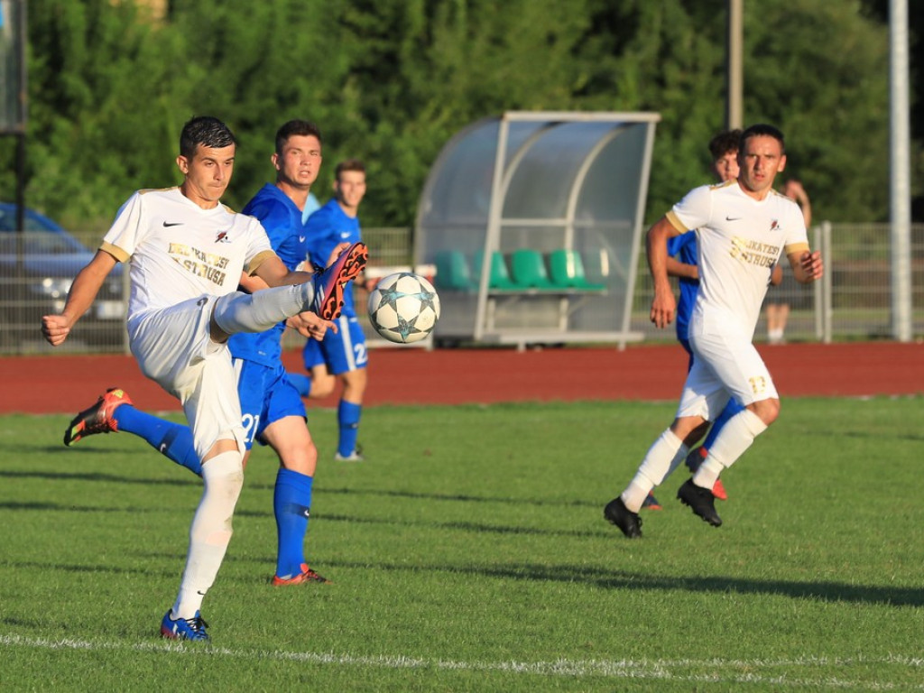 IV liga: Unia wreszcie wygrała, Kryształ zremisował