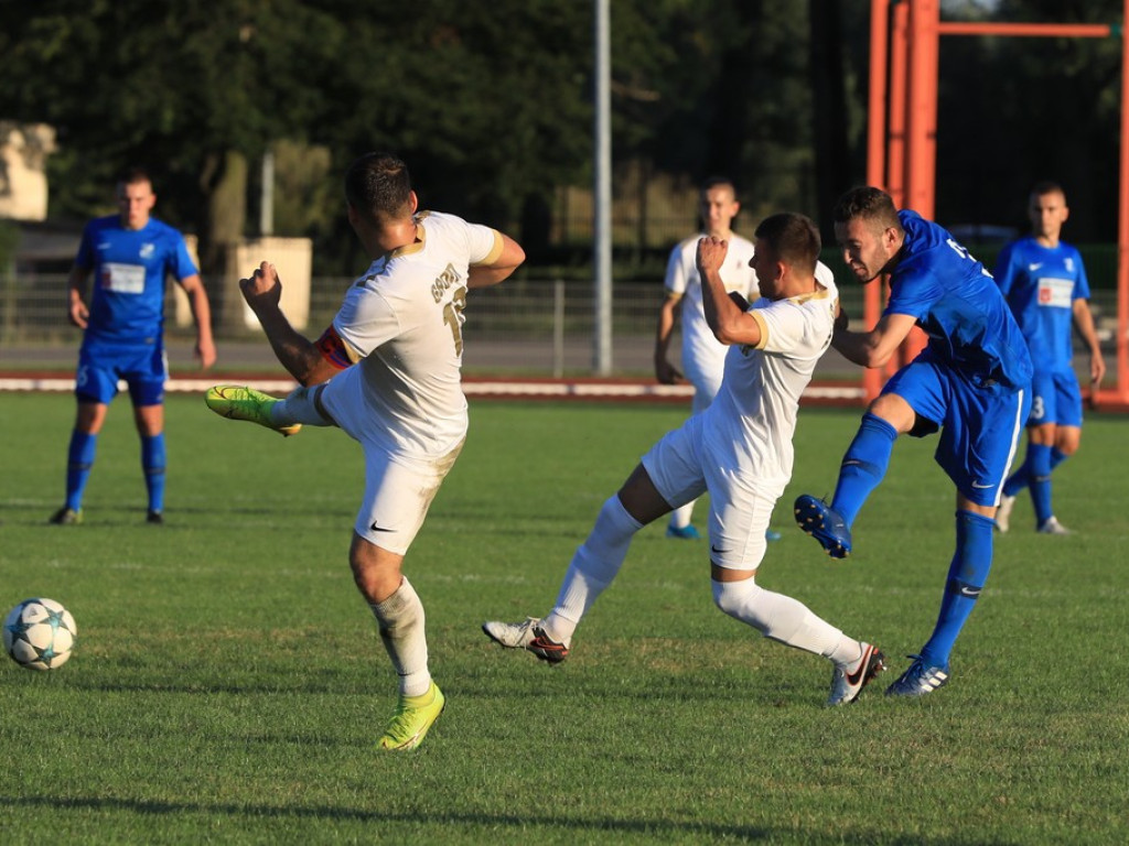 IV liga: Unia wreszcie wygrała, Kryształ zremisował