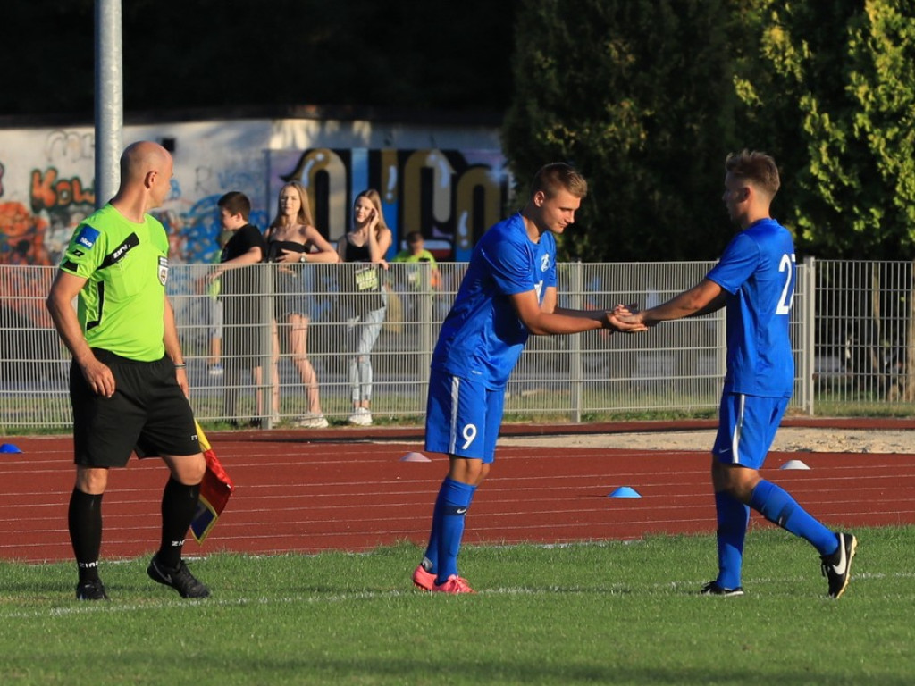 IV liga: Unia wreszcie wygrała, Kryształ zremisował