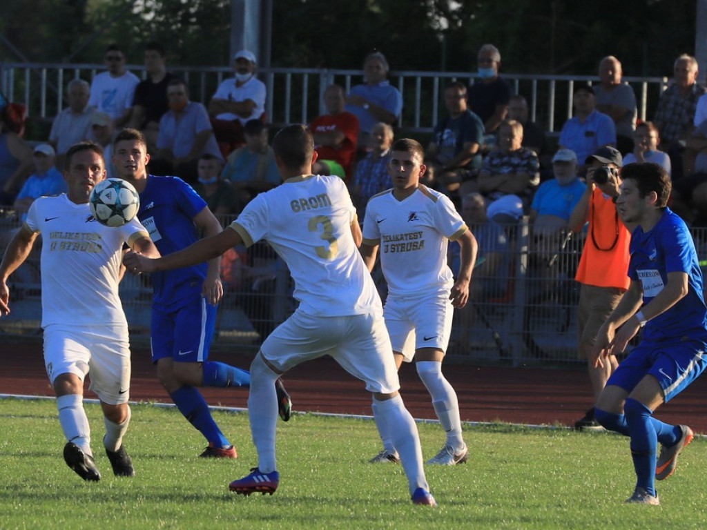 IV liga: Unia wreszcie wygrała, Kryształ zremisował