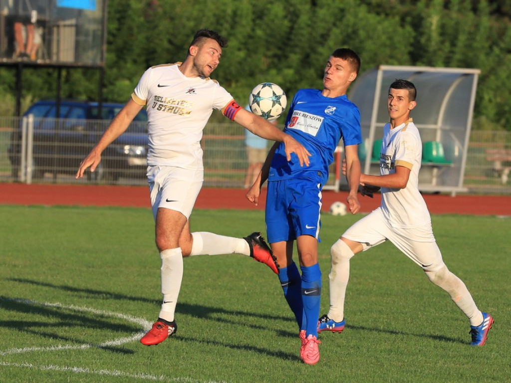 IV liga: Unia wreszcie wygrała, Kryształ zremisował
