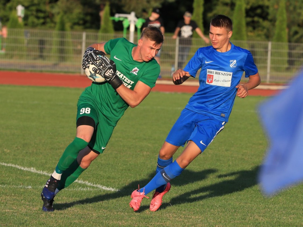 IV liga: Unia wreszcie wygrała, Kryształ zremisował