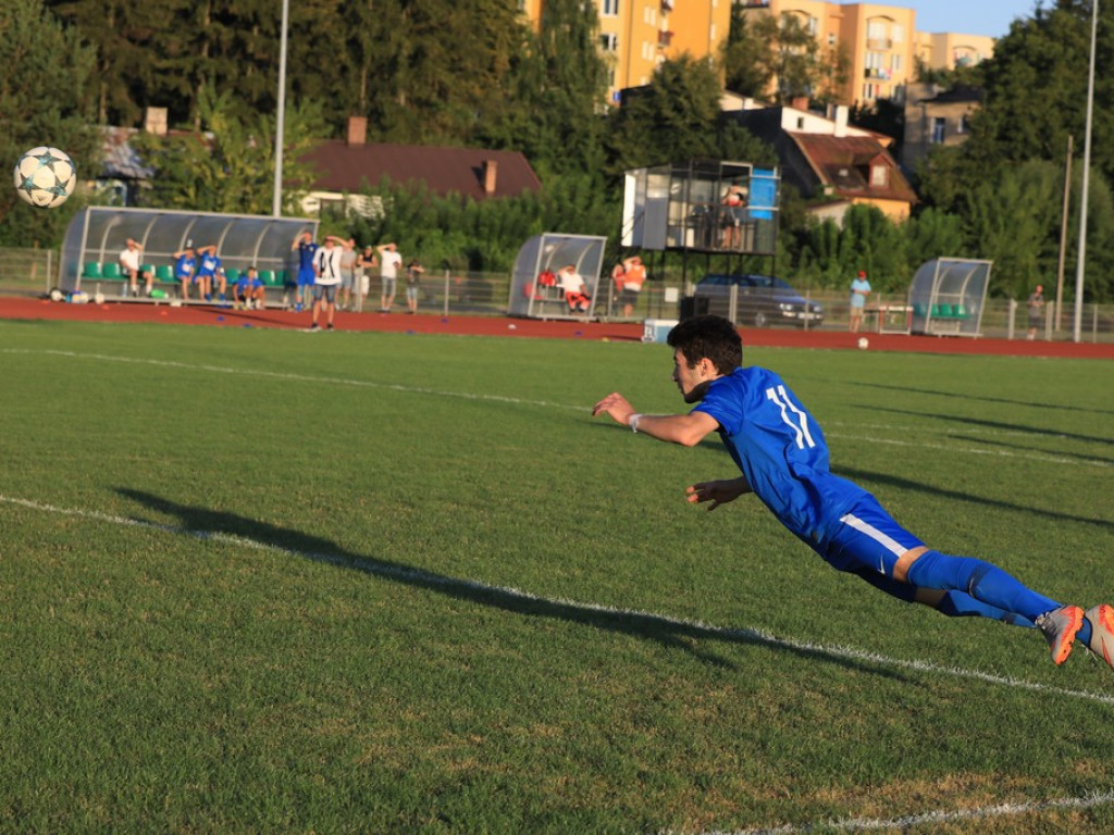 IV liga: Unia wreszcie wygrała, Kryształ zremisował