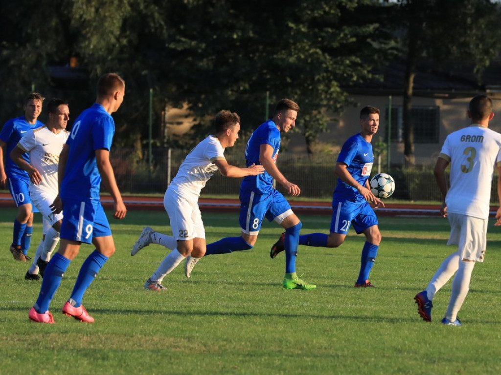 IV liga: Unia wreszcie wygrała, Kryształ zremisował