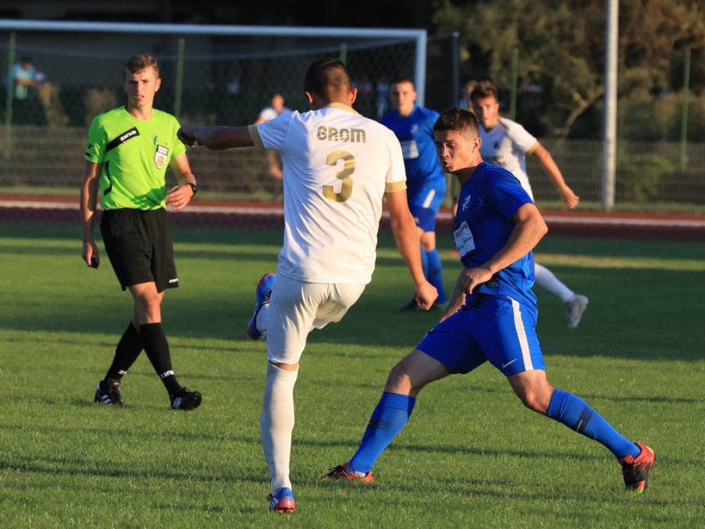 IV liga: Unia wreszcie wygrała, Kryształ zremisował