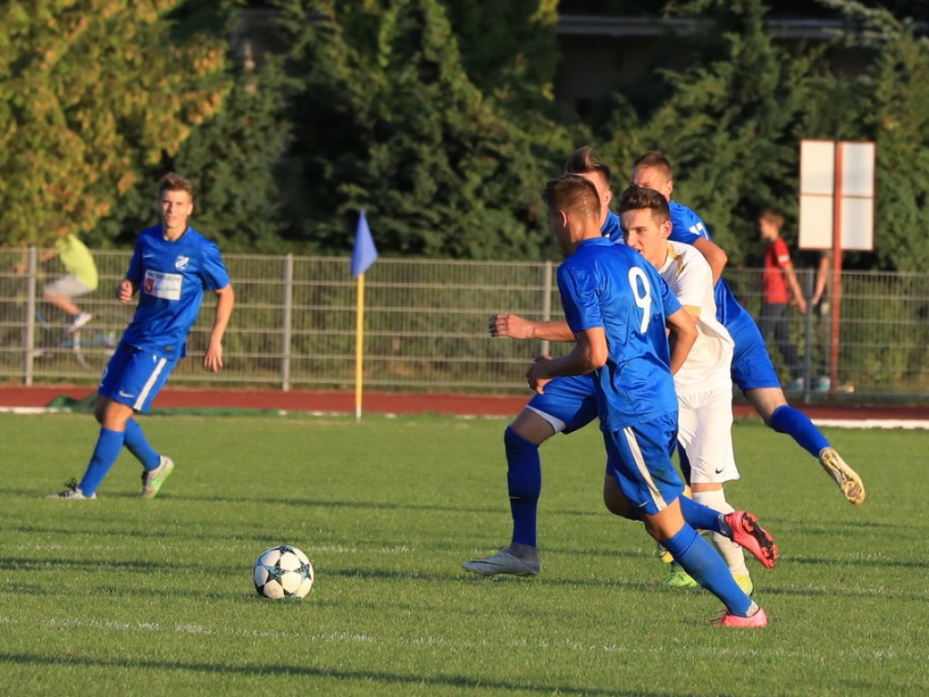 IV liga: Unia wreszcie wygrała, Kryształ zremisował