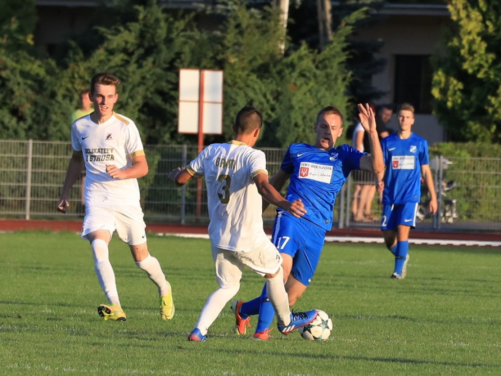 IV liga: Unia wreszcie wygrała, Kryształ zremisował