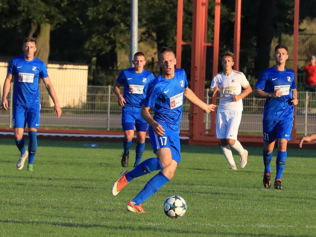 IV liga: Unia wreszcie wygrała, Kryształ zremisował