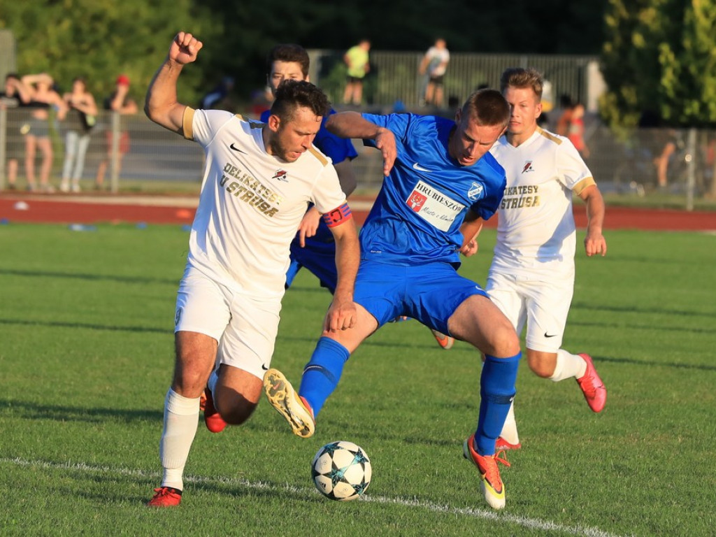IV liga: Unia wreszcie wygrała, Kryształ zremisował