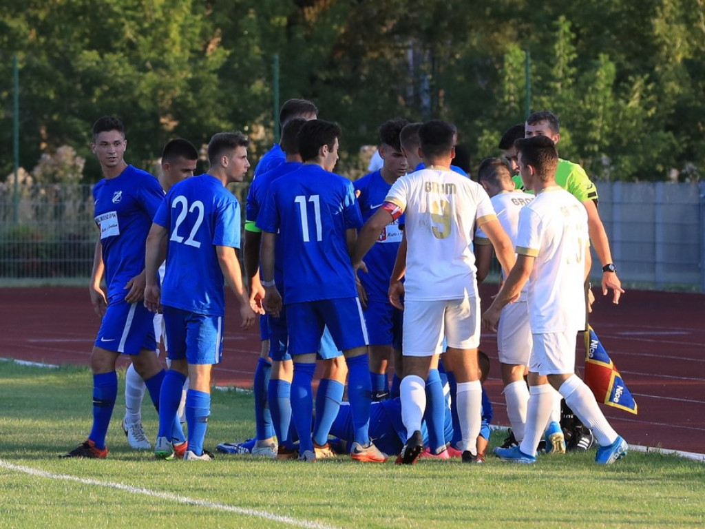 IV liga: Unia wreszcie wygrała, Kryształ zremisował