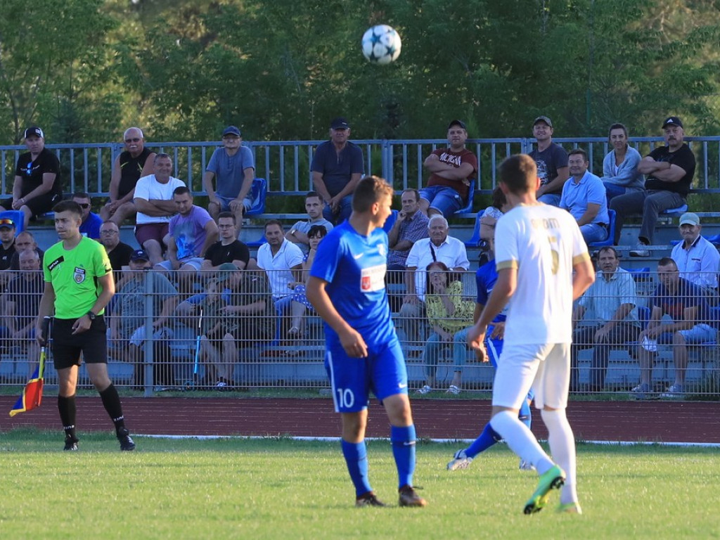 IV liga: Unia wreszcie wygrała, Kryształ zremisował